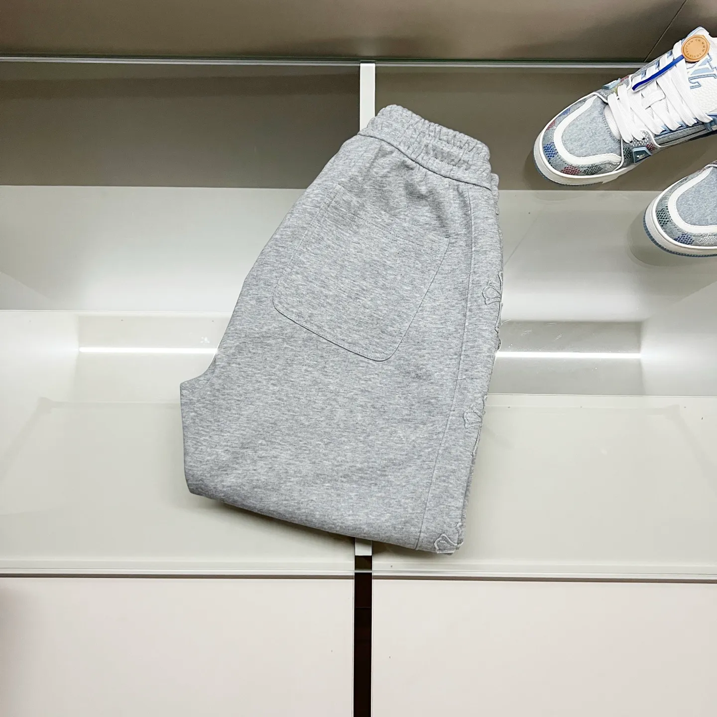 P260 chromehearts/Chrome heart selected 400g custom fabric sweatpants, classic side patch cross embroidery🪡hardware crafts logo, official synchronization, 1:1 original mold opening, fashion personality, versatile trend, pure original quality, original washed fabric, tag, collar label, washed wheat, complete three labels, color: black, gray. Size: M-3XL